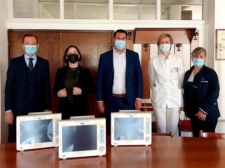 Vrijedna donacija za KBC Split: Grad Kaštela uručio 6 monitora za praćenje vitalnih funkcija životno ugroženih pacijenata