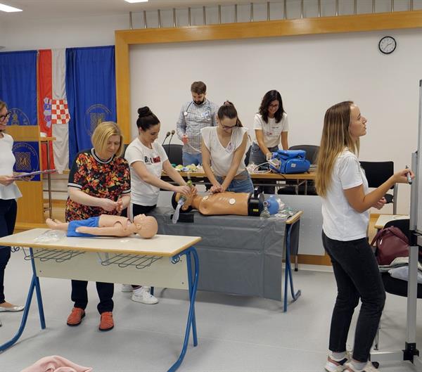 20. godina tečaja uznapredovalog održavanja života djece u Splitu