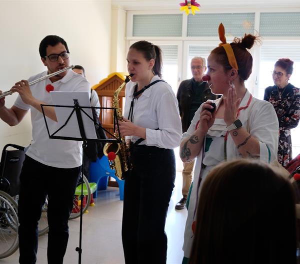 "Mali gala" koncert CRVENIH NOSOVA za djecu na onkologiji