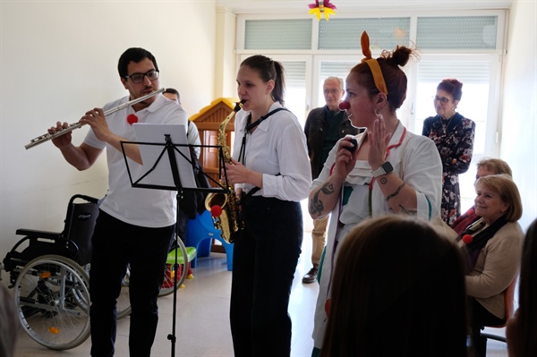 "Mali gala" koncert CRVENIH NOSOVA za djecu na onkologiji